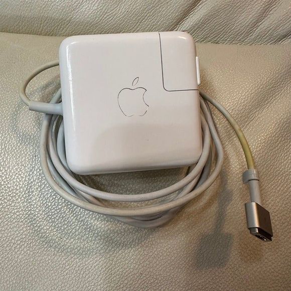 2017 Apple MacBook Air 13.3" (128GB SSD, Intel Core i5-5350U, 1.8GHz, 8GB) - Picture 5 of 5